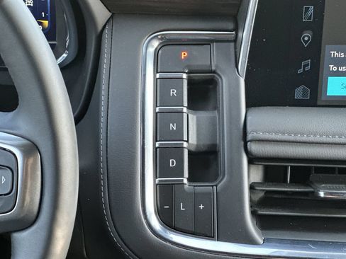 Used 2024 Chevrolet Tahoe Z71 w/ Luxury Package AWD/4WD image 30