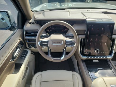 Used 2025 GMC Yukon XL Denali w/ Sun & Power Step Package AWD/4WD image 10