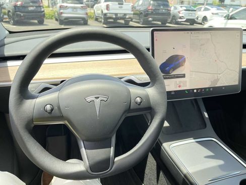 Used 2024 Tesla Model Y Long Range AWD/4WD image 27