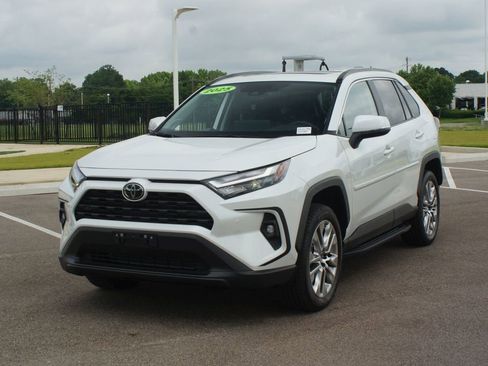 Used 2025 Toyota RAV4 XLE Premium AWD/4WD image 24