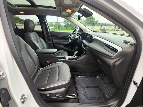 Used 2025 Buick Encore GX Avenir w/ Avenir Technology Package AWD/4WD image 40
