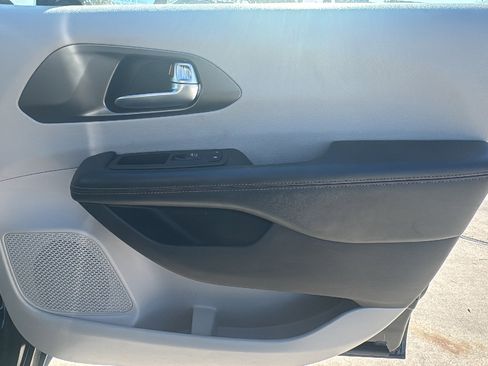 Certified 2020 Chrysler Pacifica Touring w/ Tire & Wheel Group image 26