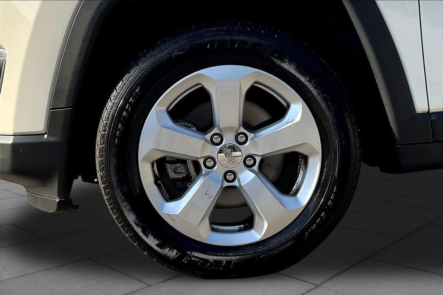 Used 2018 Jeep Compass Latitude w/ Popular Equipment Group AWD/4WD image 11