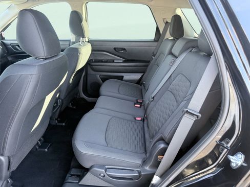 Used 2025 Nissan Pathfinder S image 28