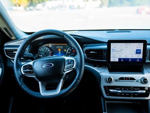 Used 2023 Ford Explorer XLT w/ Equipment Group 202A image 6