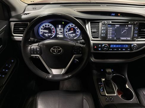 Used 2015 Toyota Highlander XLE AWD/4WD image 11
