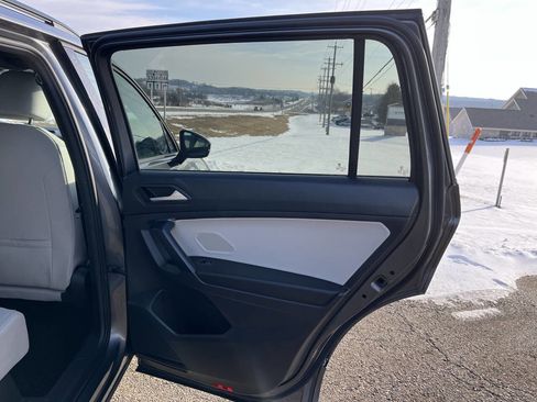Used 2021 Volkswagen Tiguan SE R-Line w/ 3rd Row Seat Package image 31