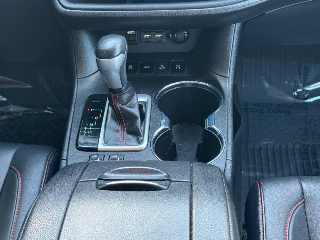 Used 2019 Toyota Highlander SE w/ Nightshade Edition AWD/4WD image 18