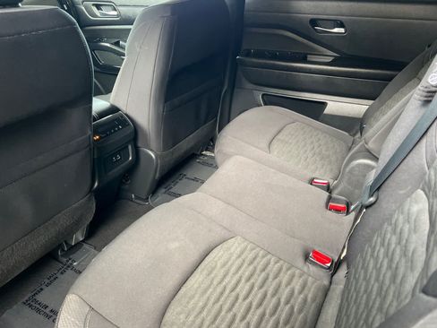Used 2022 Nissan Pathfinder SV AWD/4WD image 5