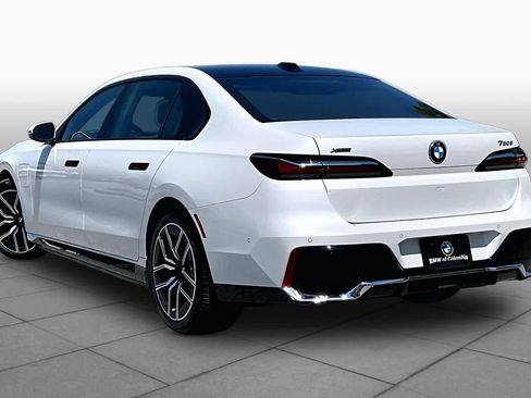 Used 2025 BMW 750e xDrive w/ Executive Package AWD/4WD image 11