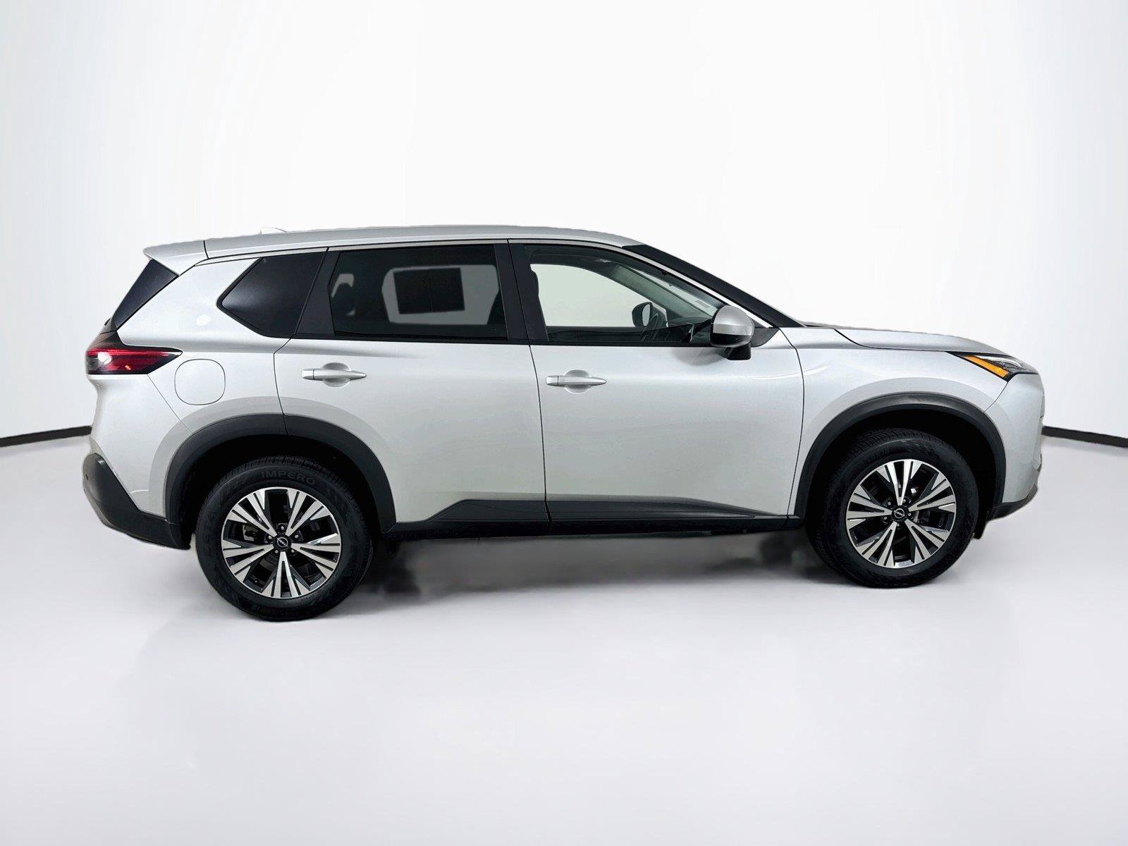 Used 2023 Nissan Rogue SV AWD/4WD image 6