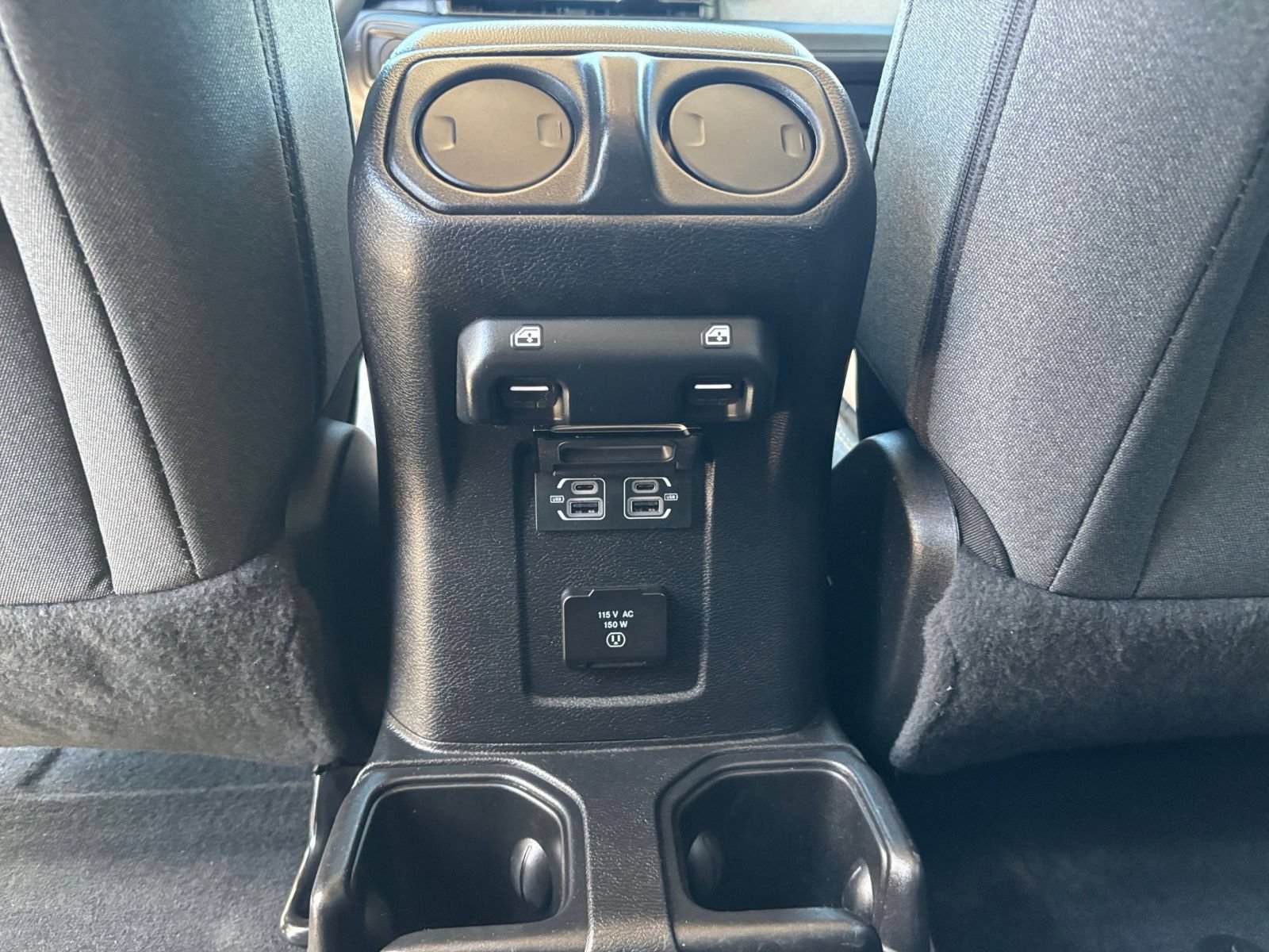 Used 2025 Jeep Wrangler Unlimited Sahara AWD/4WD image 21