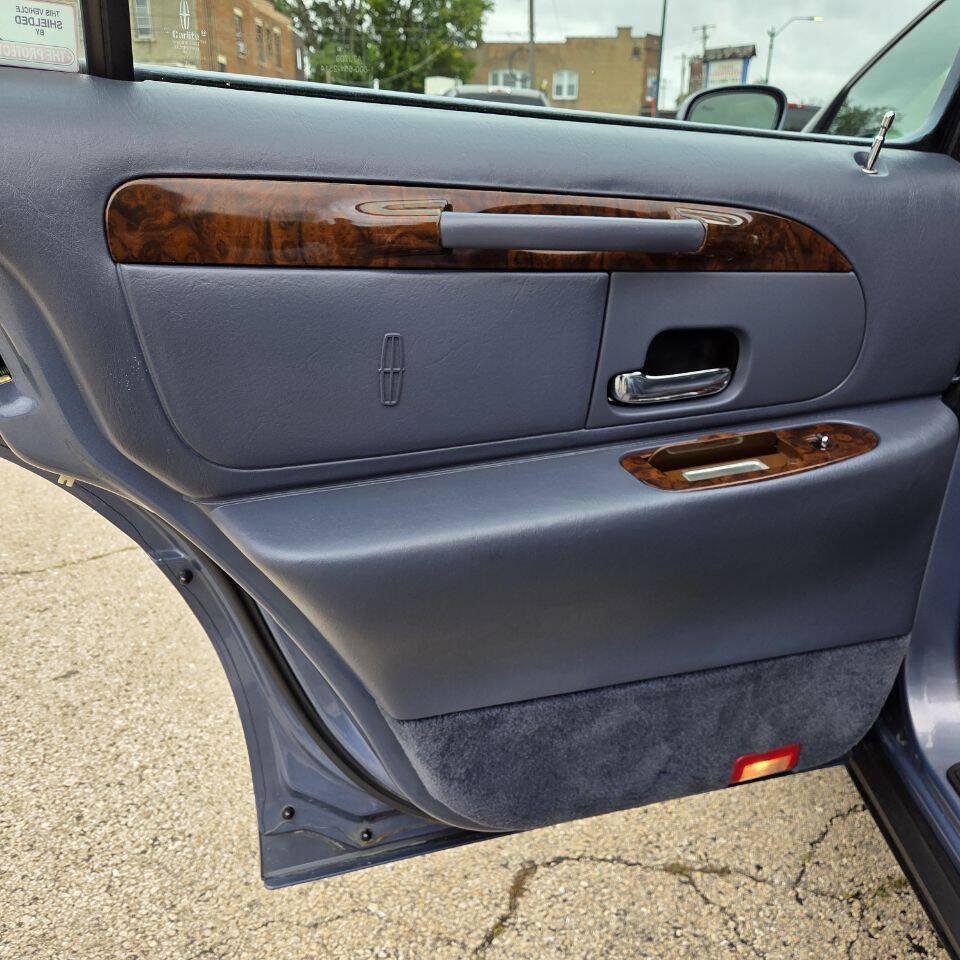 Used 2000 Lincoln Town Car Signature RWD image 12