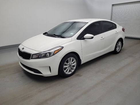 Used 2017 Kia Forte S FWD image 2