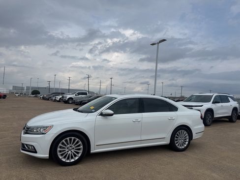 Used 2017 Volkswagen Passat 1.8T SE image 10