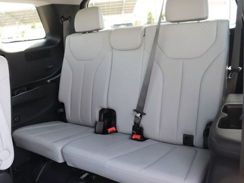 Used 2024 Hyundai Palisade SEL image 15