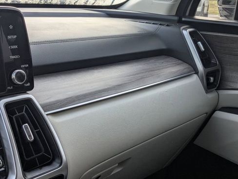 Used 2022 Kia Sorento EX image 26