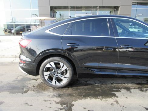 Used 2022 Audi e-tron Premium Plus image 12