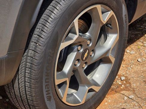 Used 2025 Chevrolet Trax LT FWD image 6