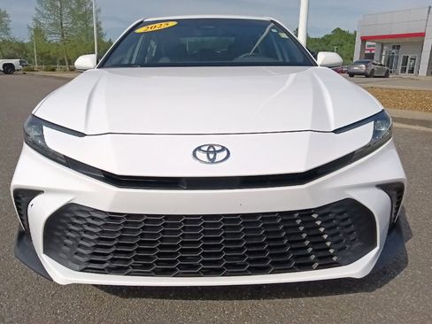 Used 2025 Toyota Camry SE w/ Convenience Package AWD/4WD image 8
