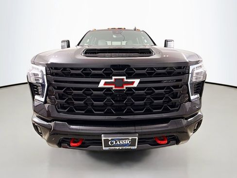 Used 2024 Chevrolet Silverado 2500 ZR2 w/ Technology Package image 2