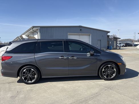 Used 2024 Honda Odyssey Elite image 3