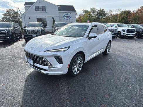 Certified 2025 Buick Envision Avenir image 3