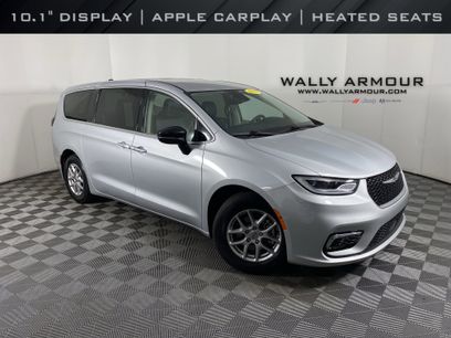 Used 2024 Chrysler Pacifica Touring-L