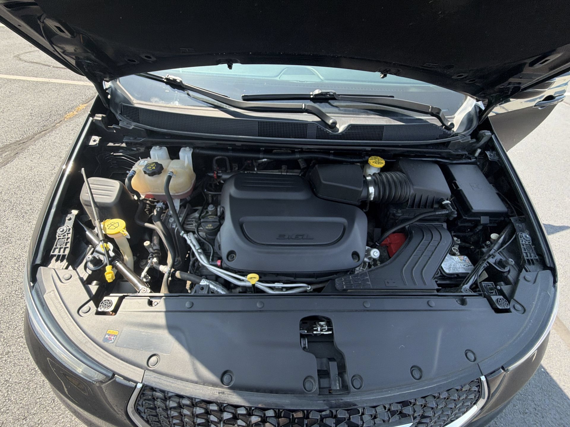 Used 2023 Chrysler Pacifica Touring FWD image 25
