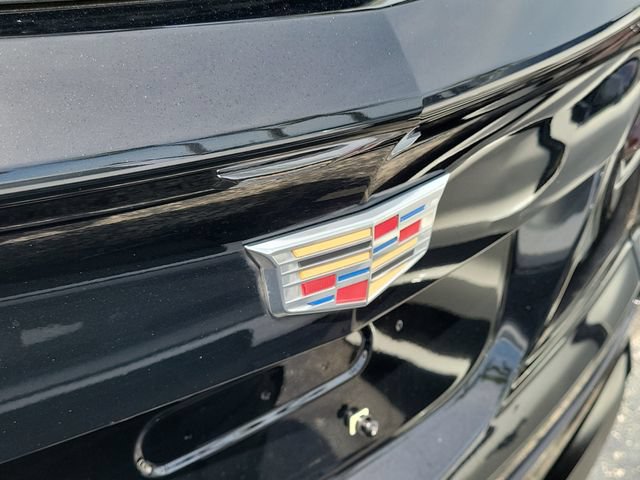 Used 2024 Cadillac XT4 Luxury w/ Cold Weather Package FWD image 6