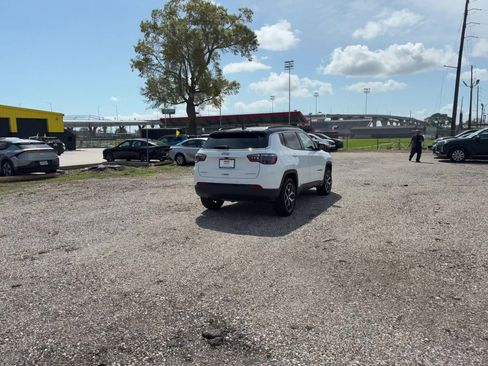 Used 2025 Jeep Compass Limited image 13