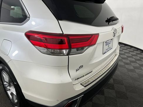 Used 2017 Toyota Highlander Limited w/ Carpet Mat Package AWD/4WD image 32