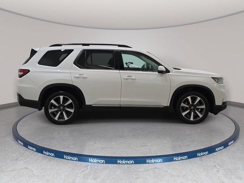 Used 2023 Honda Pilot Touring image 4
