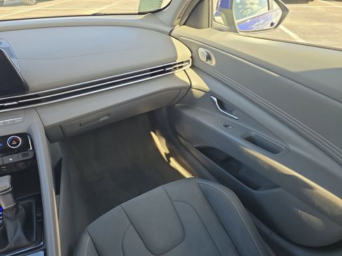 Used 2023 Hyundai Elantra SEL w/ Convenience Package image 12