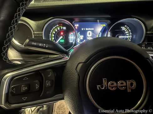 Used 2023 Jeep Wrangler Unlimited Sahara w/ Cold Weather Group image 17