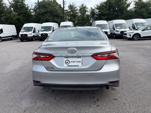 Used 2022 Toyota Camry LE FWD image 6
