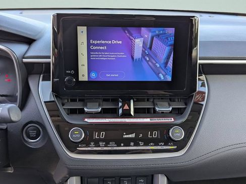 Used 2023 Toyota Corolla Cross XLE w/ Convenience Package FWD image 21