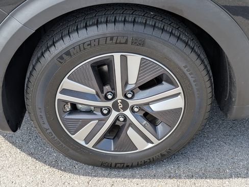 Used 2022 Kia Niro EX Premium FWD image 29