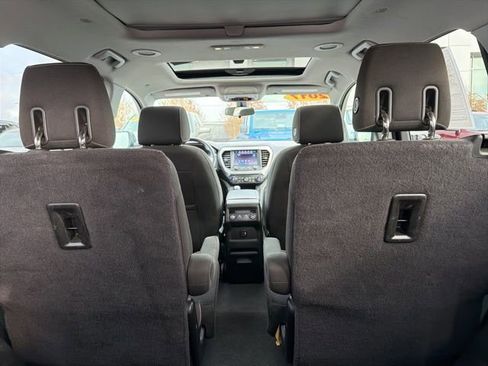 Used 2017 GMC Acadia SLE image 24