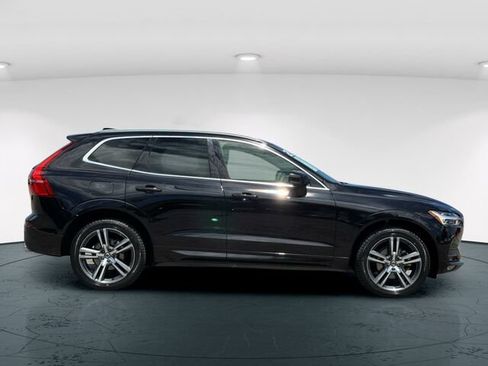 Used 2021 Volvo XC60 T5 Momentum w/ Protection Package Premier FWD image 8