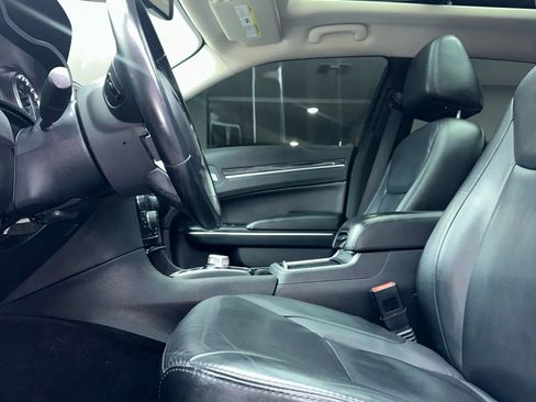 Used 2016 Chrysler 300 Limited image 11