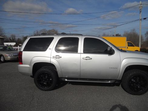 Used 2011 Chevrolet Tahoe LT w/ Luxury Package AWD/4WD image 7