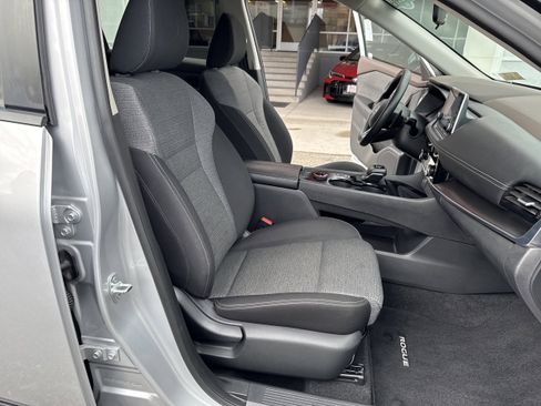 Used 2022 Nissan Rogue SV image 14