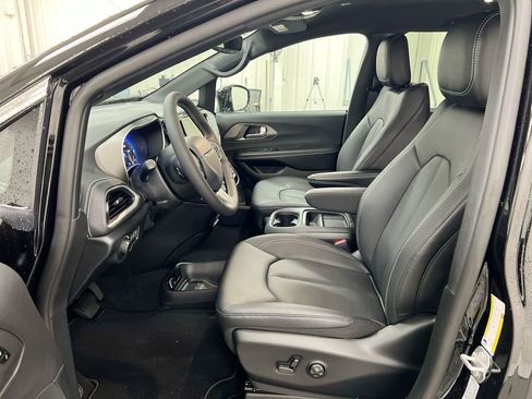 New 2027 Chrysler Pacifica Select AWD/4WD image 20