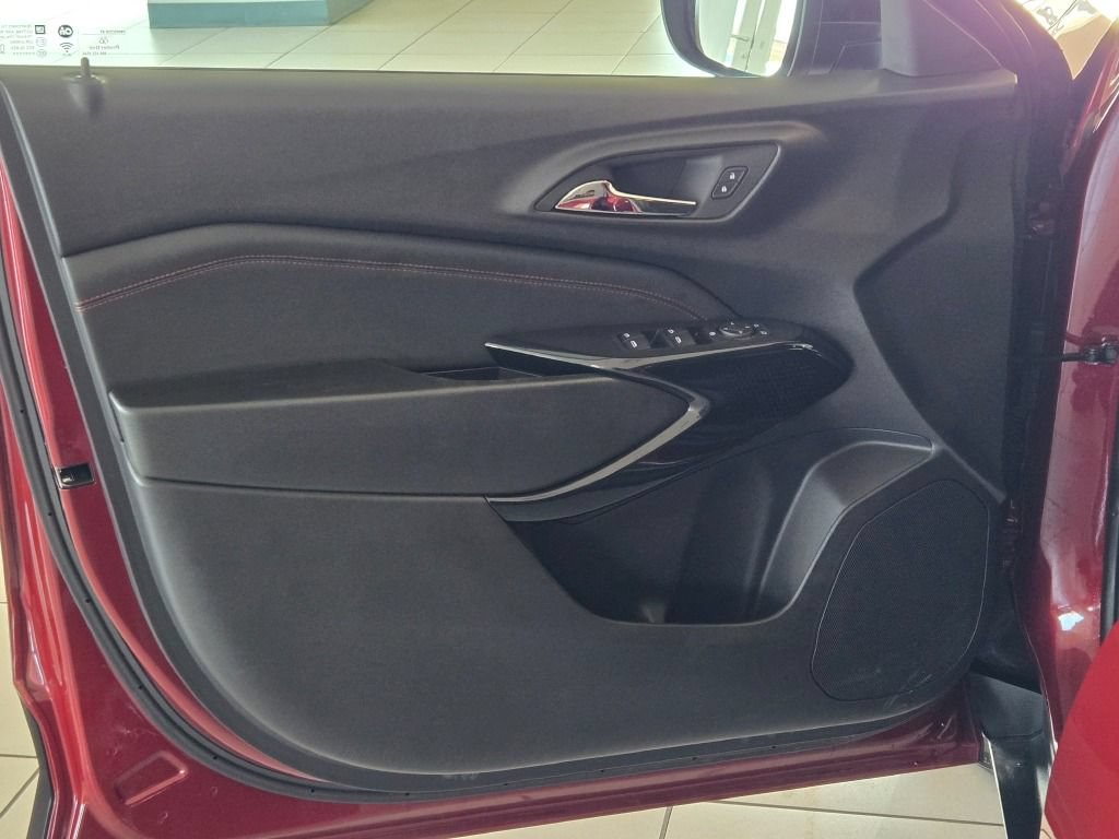 Certified 2024 Chevrolet Trax RS w/ Driver Confidence Package FWD image 19