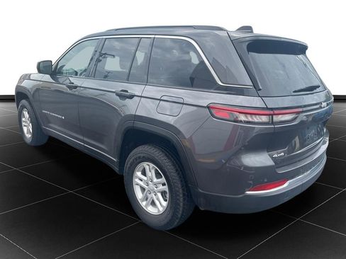 Used 2025 Jeep Grand Cherokee Laredo AWD/4WD image 3