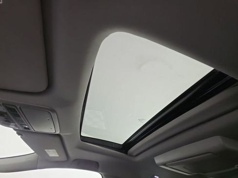 Used 2024 Honda Odyssey Touring image 34