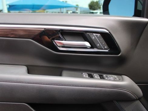 Used 2025 Chevrolet Suburban Premier image 19