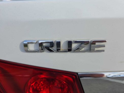 Used 2013 Chevrolet Cruze LS image 13