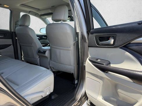 Used 2019 Toyota Highlander XLE FWD image 23